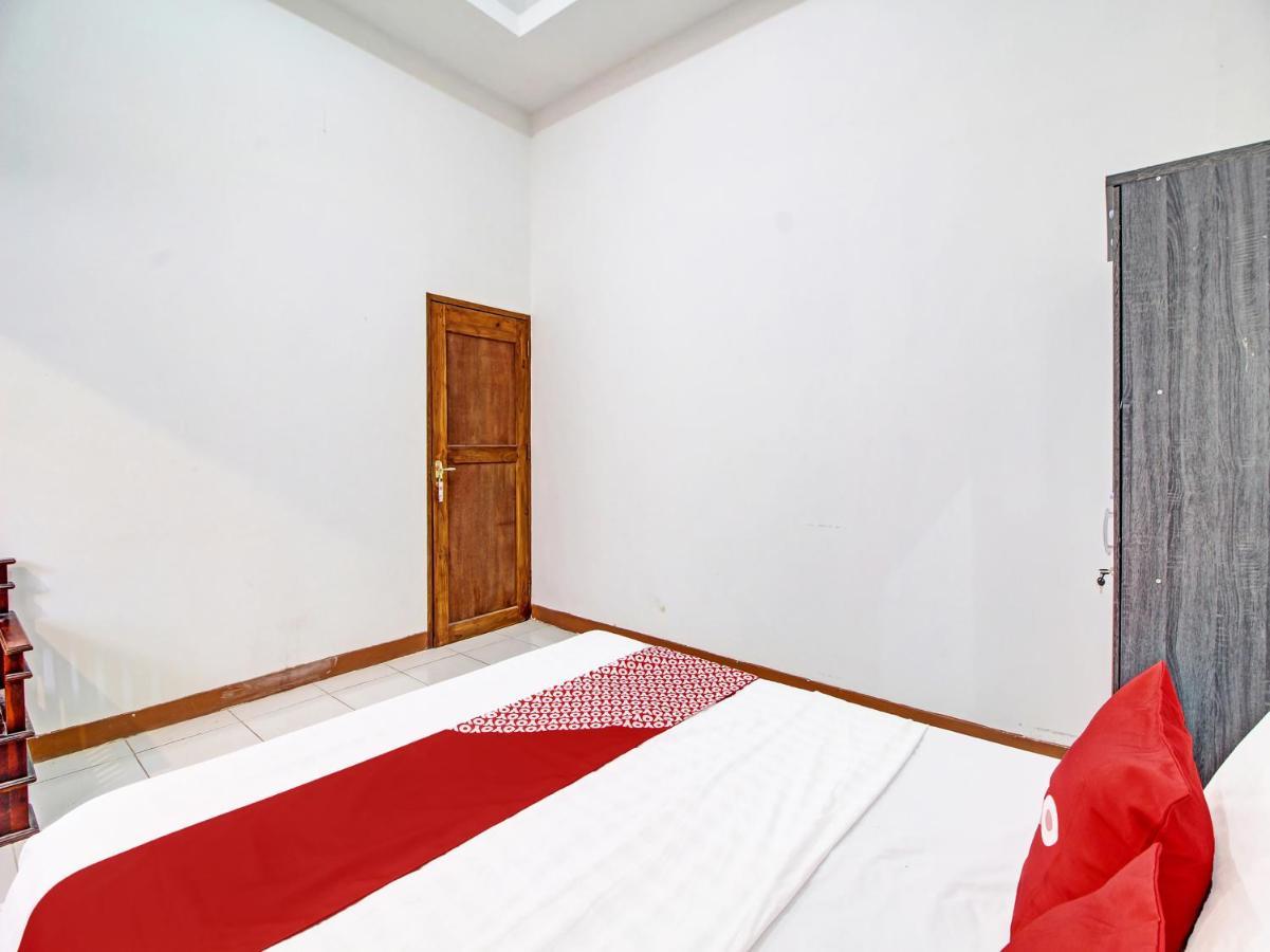 Capital O 91690 Moza Guest House Klaten Экстерьер фото